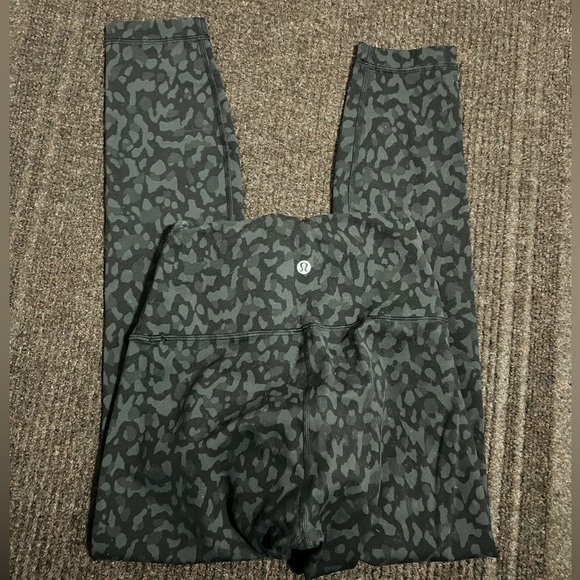 Lululemon Set Top and Bottom - Picture 12 of 16
